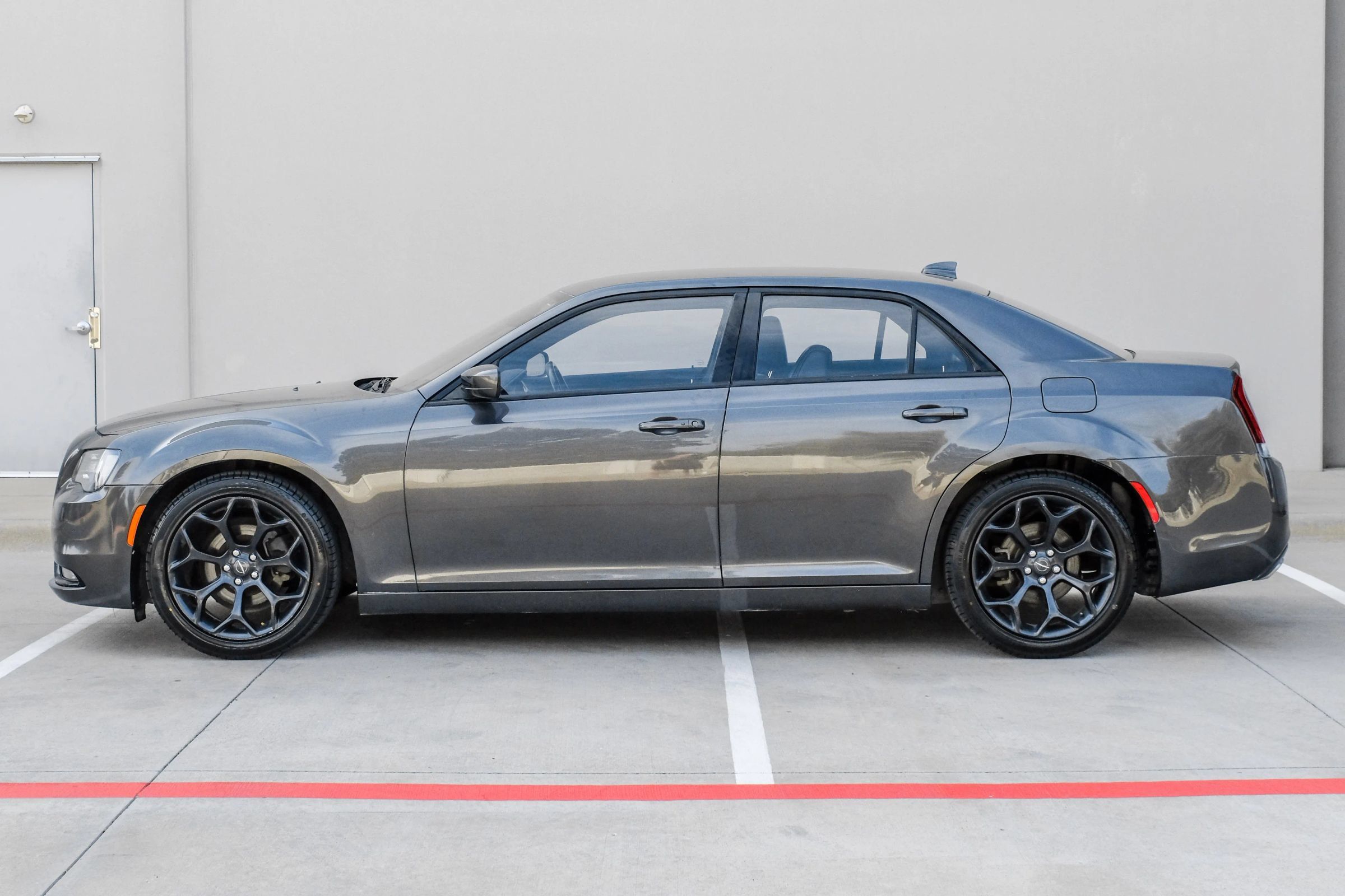 Used 2019 Chrysler 300 S RWD image 10