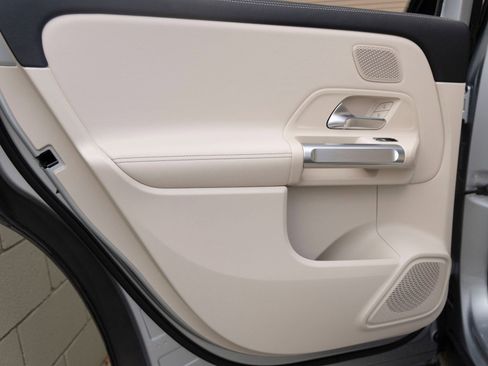 Used 2024 Mercedes-Benz EQB 250+ image 18
