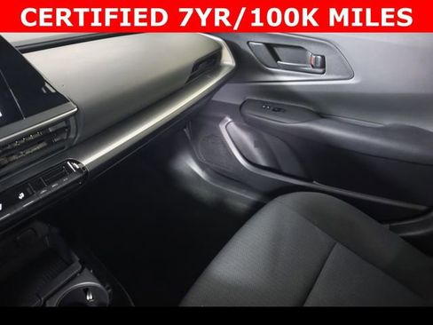 Used 2024 Toyota Prius LE image 18