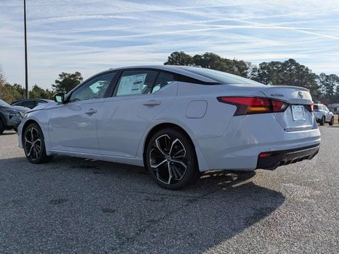 New 2025 Nissan Altima 2.5 SR image 6