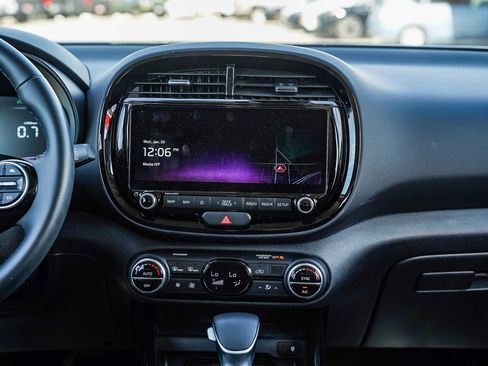 Used 2023 Kia Soul EX image 15