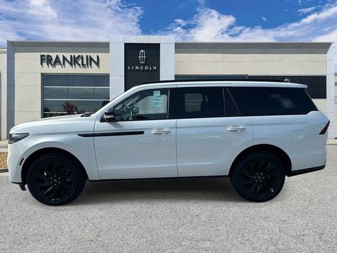 New 2027 Lincoln Navigator Reserve w/ Jet Appearance Package AWD/4WD image 4