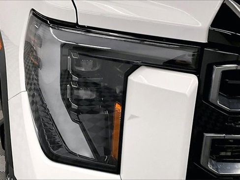 Used 2024 GMC Sierra 2500 AT4 w/ AT4 Premium Plus Package image 32