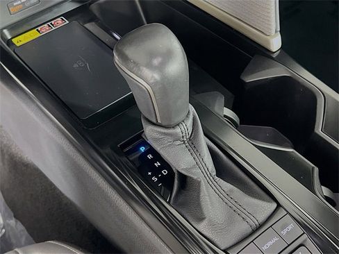 Used 2025 Toyota Camry SE image 23