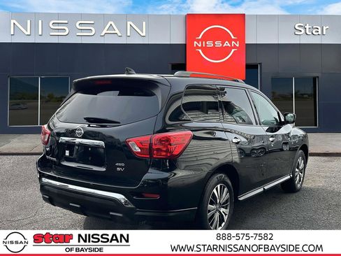 Used 2019 Nissan Pathfinder SV image 3