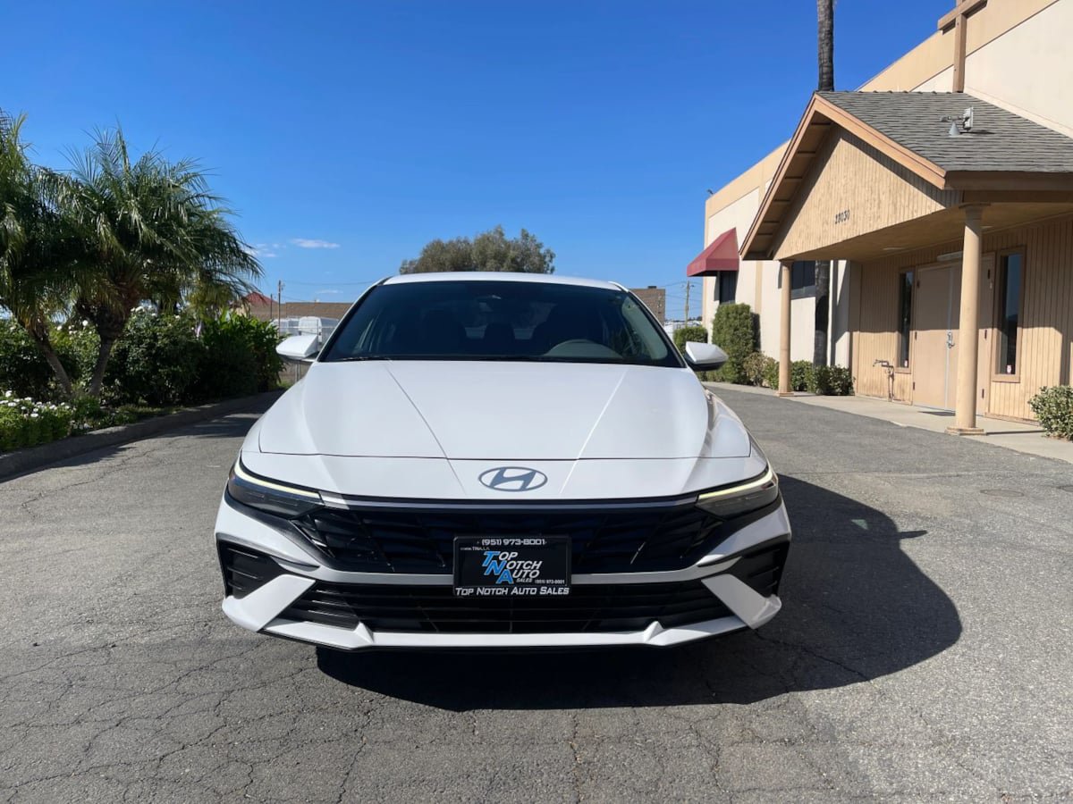 Used 2024 Hyundai Elantra Blue FWD image 2