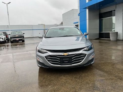 Used 2024 Chevrolet Malibu LT image 2