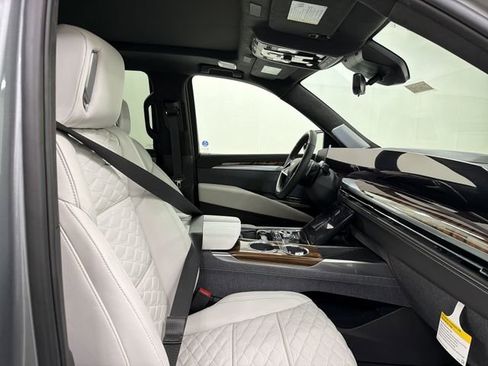 New 2026 Cadillac Escalade Platinum Sport w/ LPO, ONYX Package image 24