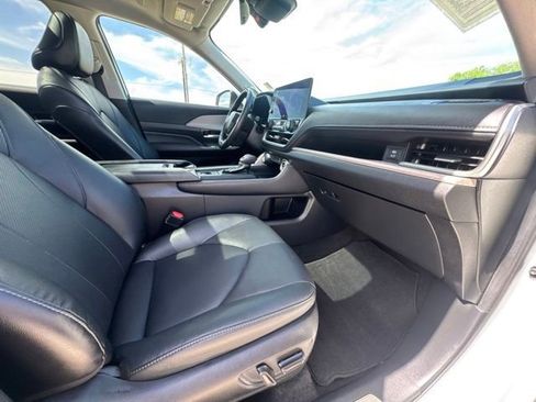Used 2024 Toyota Grand Highlander AWD image 18