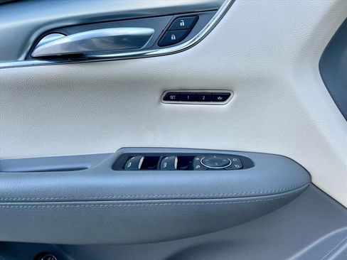 Used 2018 Cadillac XT5 Luxury w/ Driver Awareness Package image 15