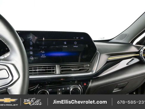 Used 2025 Chevrolet Trax ACTIV w/ Sunroof Package FWD image 12