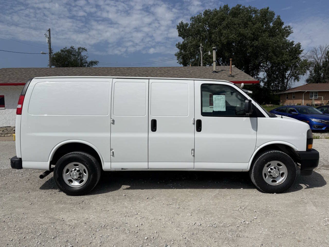 Used 2020 Chevrolet Express 2500 w/ Driver Convenience Package RWD image 2