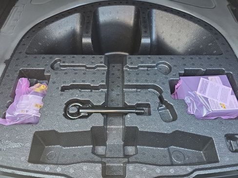 Used 2026 Toyota Corolla SE w/ SE Premium Package image 15