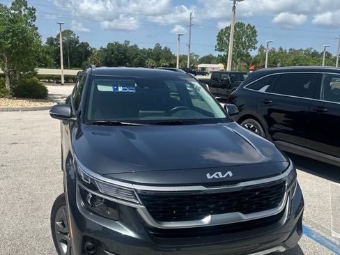 Certified 2023 Kia Seltos S FWD image 2