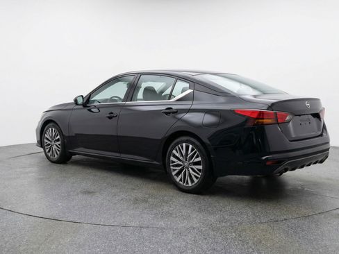 Used 2025 Nissan Altima 2.5 SV image 6