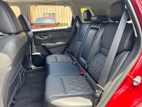 Used 2025 Nissan Rogue Platinum w/ Platinum Premium Package FWD image 6