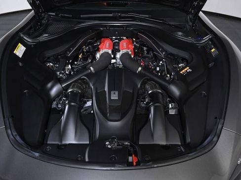 Certified 2022 Ferrari Roma RWD image 5