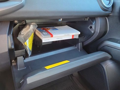 Used 2017 Toyota Tacoma TRD Sport image 31