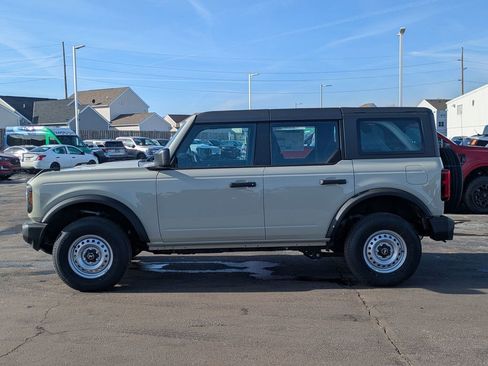 New 2025 Ford Bronco 4-Door image 4