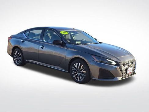 Used 2024 Nissan Altima 2.5 SV image 8