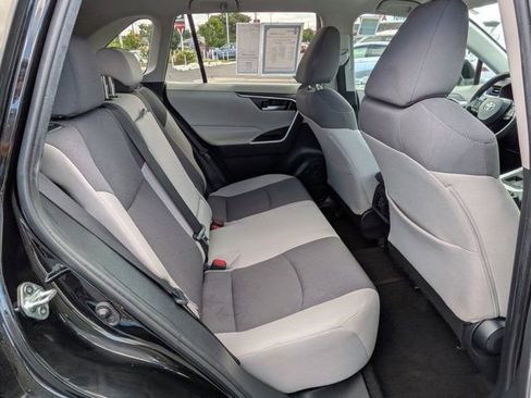 Used 2021 Toyota RAV4 XLE FWD image 7
