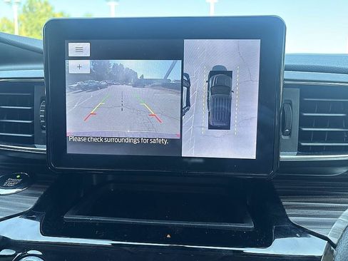 Used 2021 Ford Explorer Limited w/ Equipment Group 301A AWD/4WD image 16