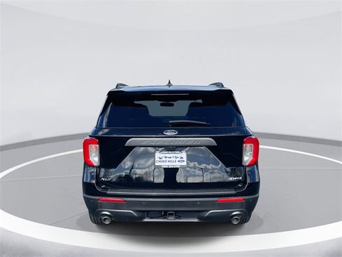 Used 2022 Ford Explorer XLT w/ Equipment Group 202A image 5