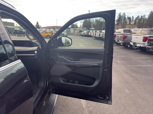 Used 2025 Lincoln Navigator L Reserve image 9