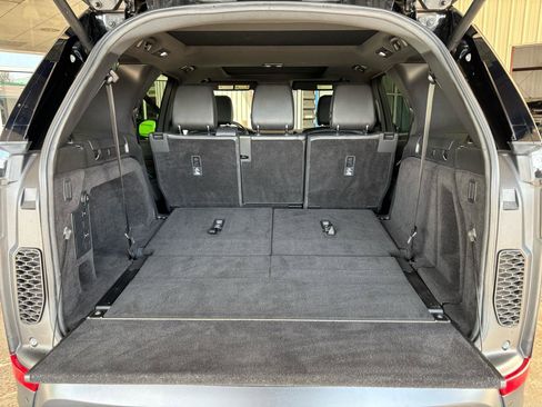 Used 2017 Land Rover Discovery HSE image 29