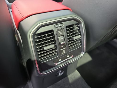 Used 2025 Porsche Macan AWD/4WD image 14