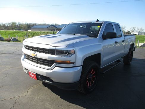 Used 2019 Chevrolet Silverado 1500 Custom w/ Custom Convenience Package image 13