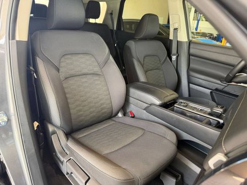 Used 2025 Nissan Pathfinder SV AWD/4WD image 33
