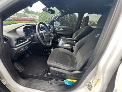 Used 2019 Chrysler Pacifica Touring Plus w/ S Appearance Package FWD image 15