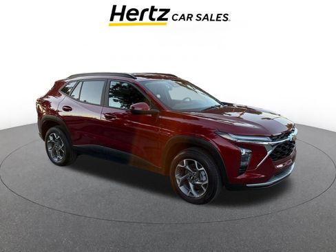 Used 2025 Chevrolet Trax LT image 1