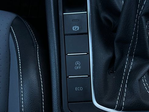 Used 2025 Volkswagen Jetta SE image 23