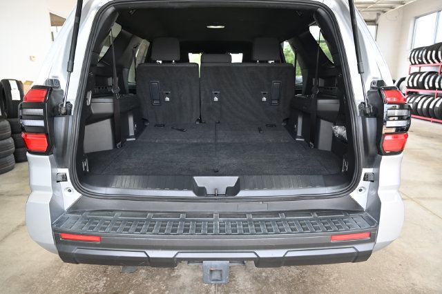 Used 2025 Toyota 4Runner SR5 AWD/4WD image 29