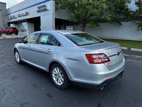 Used 2013 Ford Taurus SE FWD image 5