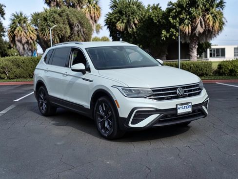 Used 2023 Volkswagen Tiguan SE FWD image 4