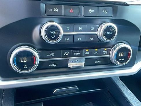 Used 2024 Ford Expedition XLT AWD/4WD image 19