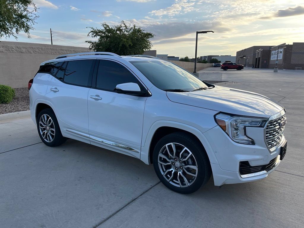 Used 2024 GMC Terrain Denali w/ Denali Premium Package AWD/4WD image 5