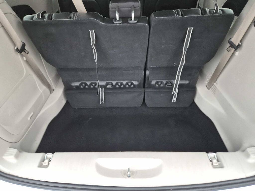 Used 2024 Chrysler Pacifica Limited FWD image 17