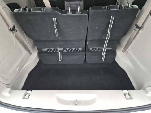 Used 2024 Chrysler Pacifica Limited FWD image 17