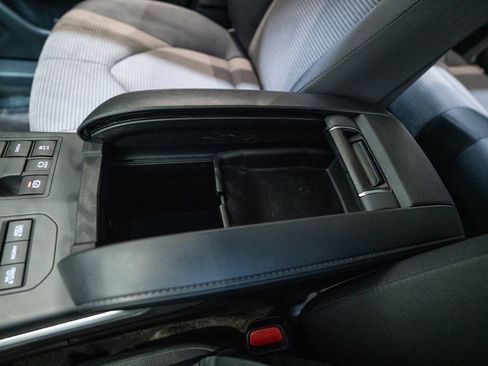 Certified 2025 Toyota Highlander LE image 30