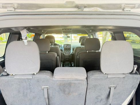 Used 2017 Dodge Grand Caravan SE FWD image 17