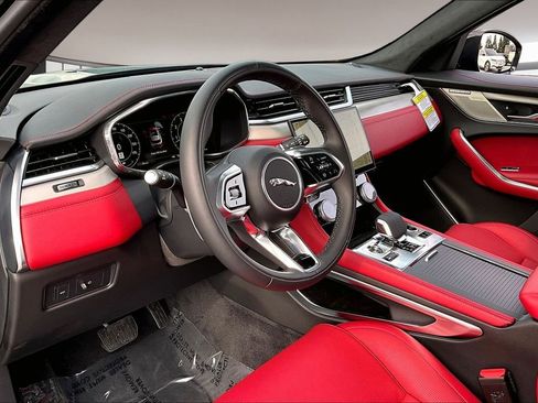 Used 2025 Jaguar F-PACE R-Dynamic S image 15