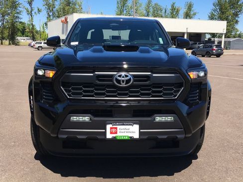 Used 2024 Toyota Tacoma TRD Sport AWD/4WD image 9
