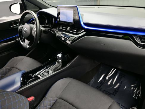 Used 2021 Toyota C-HR XLE FWD image 14