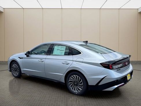 Certified 2025 Hyundai Sonata SEL image 4