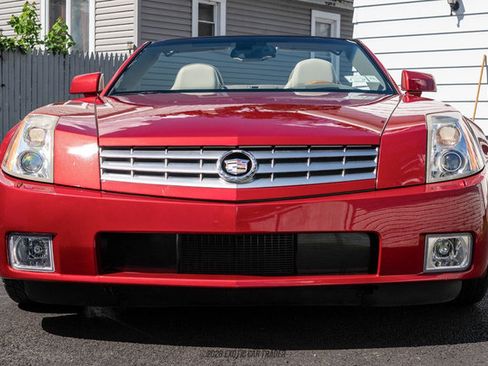 Used 2005 Cadillac XLR RWD image 13