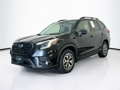 Used 2023 Subaru Forester Premium AWD/4WD image 3